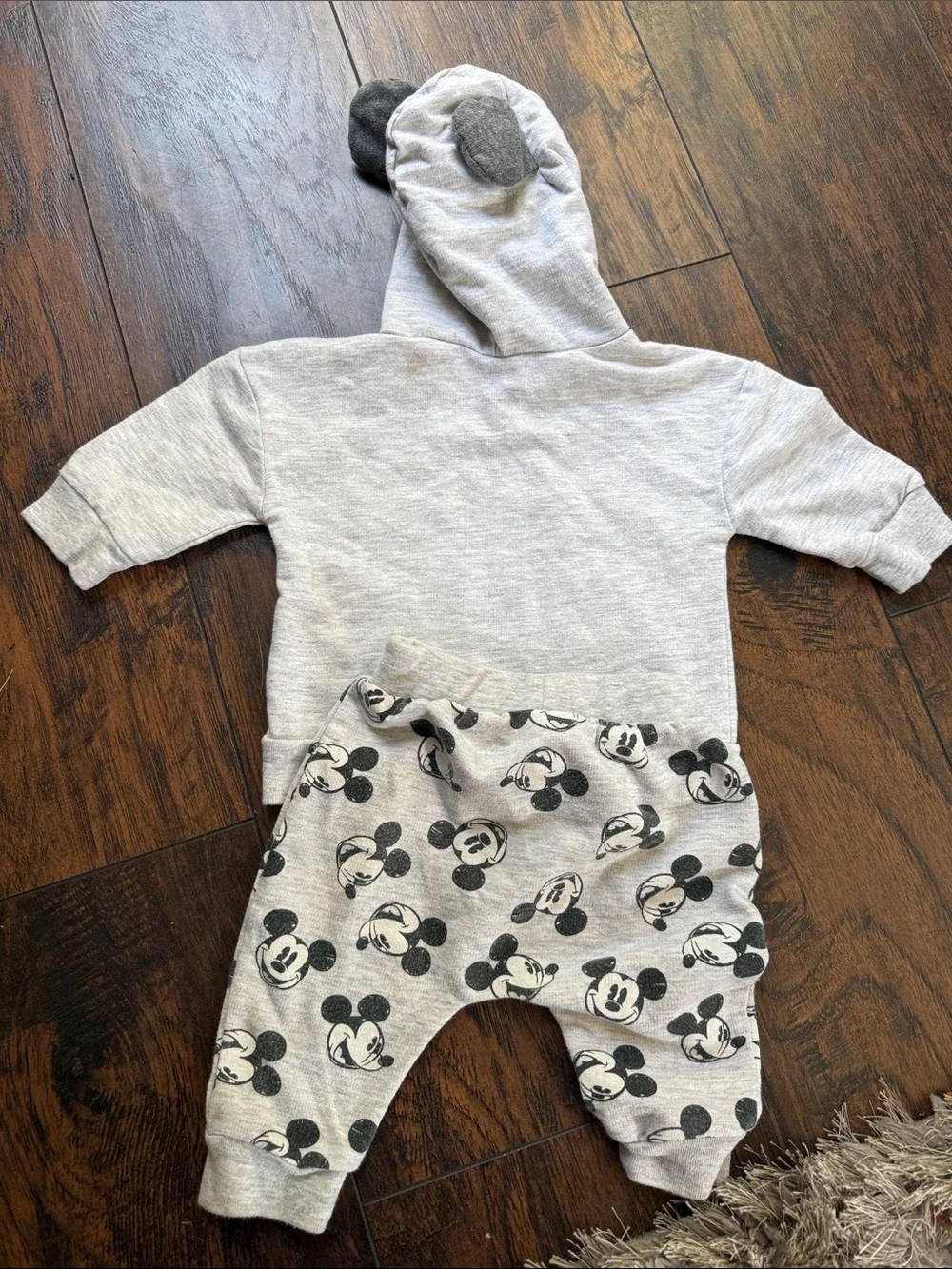 Mickey Mouse Matching set cozy sweater and pants 6-9 months